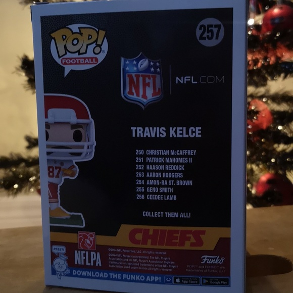 Brand New in Box Travis Kelce 87 Chiefs Funko Pop Collectible Figurine Mint #257 - Picture 4 of 4